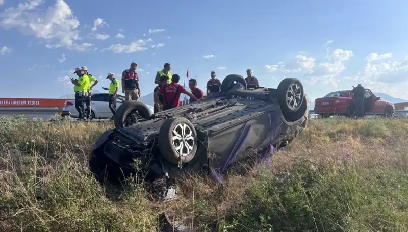 Nişan Töreninden Dönüşte Feci Kaza: 1 Ölü, 4 Yaralı!
