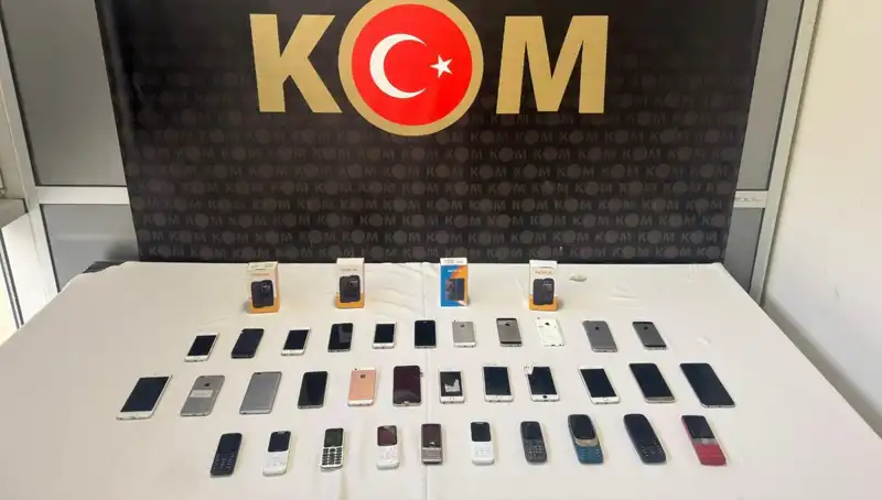 Gümrük Kaçağı 37 Cep Telefonu Ele Geçirildi: Kaçakçılık İçin Alınan Önlemler