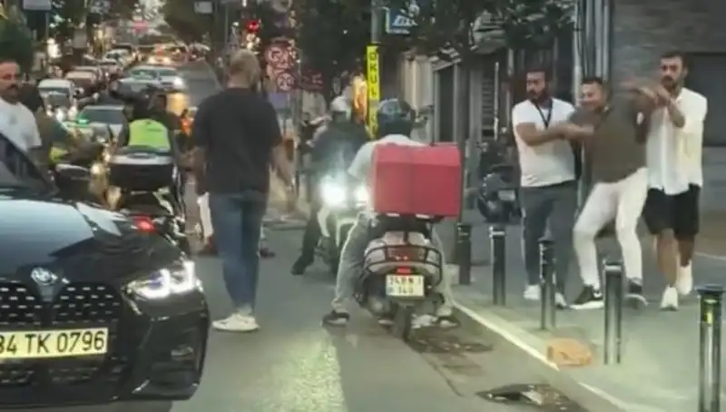 Nişantaşı'nda Yol Verme Kavgası: Sopalı Olay Şok Etti!
