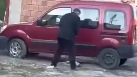 Sokak Ortasında Köpeğe Uygulanan Şiddet Olayı Büyük Tepki Topladı!