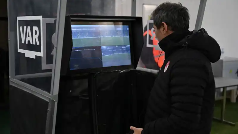 Konyaspor-Galatasaray Maçının VAR Hakemi Piotr Lasyk Oldu!