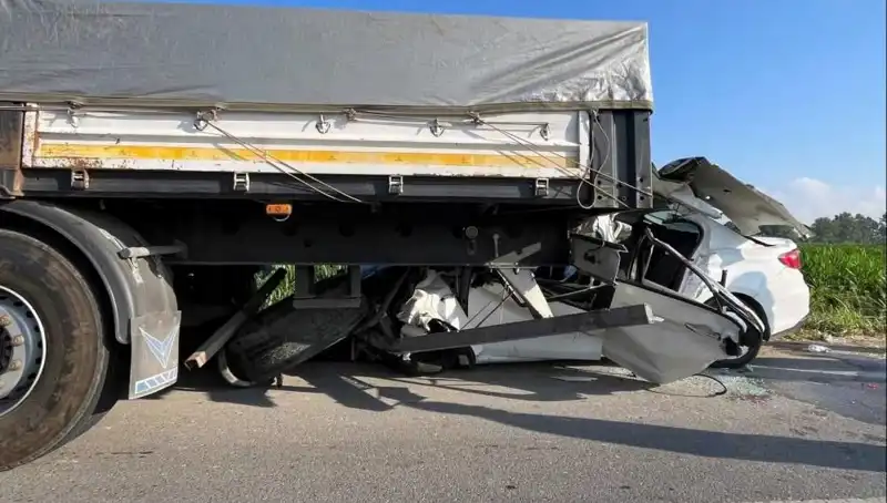 Sakarya'da Feci Kaza: Bir Kişi Hayatını Kaybetti, Olayın Detayları Şok Ediyor