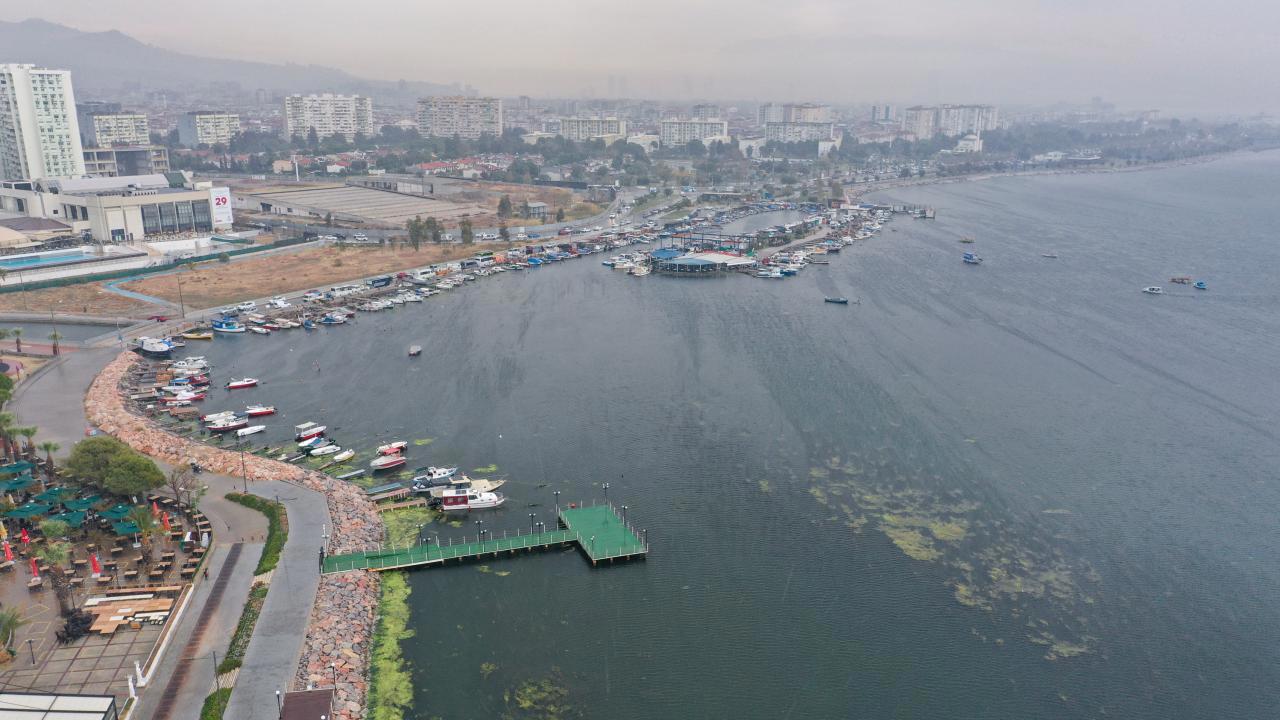 İzmir Körfezi'ndeki Kirlilik Soruşturuluyor