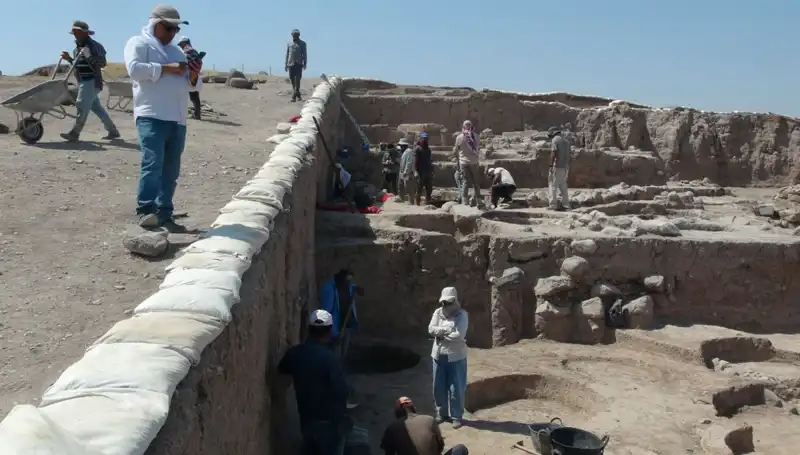Kilis'teki Oylum Höyük'te Yoğun Kazı Çalışmaları, Sıcak Havanın Etkisi Göz Ardı Edilmiyor