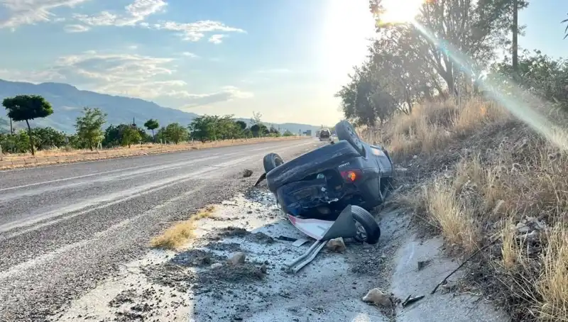 Adıyaman'da Korkunç Kaza: Takla Atan Otomobildeki Yolcular Şans Eseri Kurtuldu