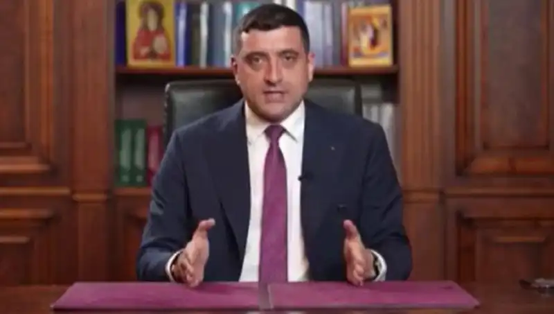 Romanya'da Seçimlerin İlk Turunda Aşırı Sağcı Aday Fark Yaratıyor