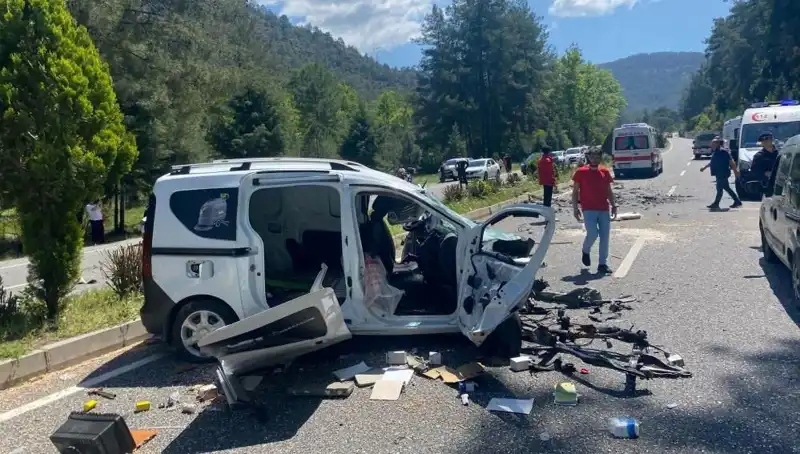 Marmaris'te Feci Kaza: Savaş Alanına Dönüşen Yolda Can Kayıpları ve Yaralılar