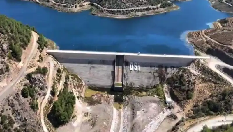 Çeşme'de Su Kesintilerine Son Veriliyor: Su Hasreti Yakında Bitecek
