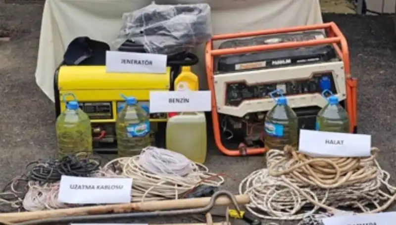 Kaçak Kazı ve Uyuşturucu Operasyonunda 9 Şüpheli Tutuklandı