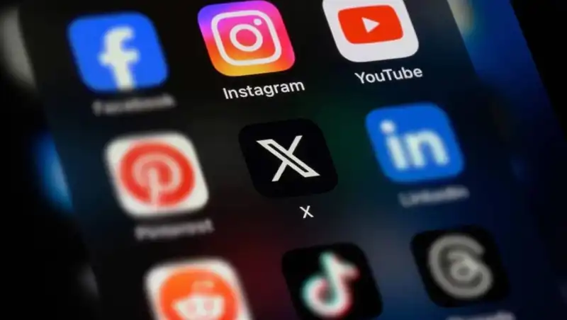 Sosyal Medya Kısıtlamaları Devam Ediyor: Whatsapp, Instagram ve Diğerleri Neden Engel Tanımıyor?