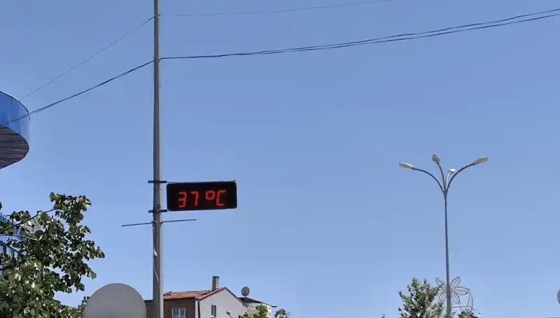 Sıcaklık Rekorları Kırıldı: İlçede Termometreler 38 Dereceyi Gördü