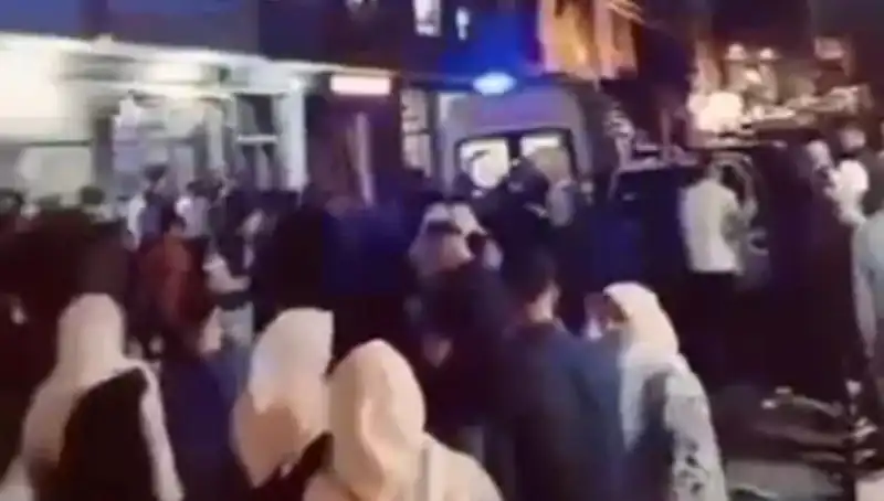 Genç Kız Balkondan Düşerek Ağır Yaralandı: Olayın Ayrıntıları Ortaya Çıktı