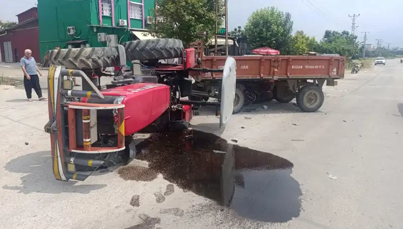 Traktör ile Çarpışan Otomobil Dehşet Anları: İki Yaralı