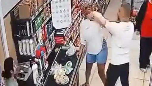 Market Kasa Sırasında Sebepsiz Saldırı: Çocuk Gözleri Önünde Dehşet Anları