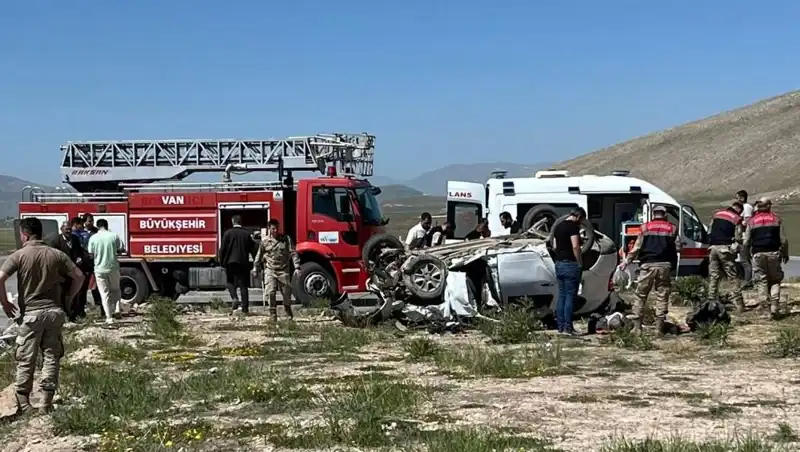 Van'da Feci Trafik Kazası: 4 Can Kaybı, 2 Yaralı