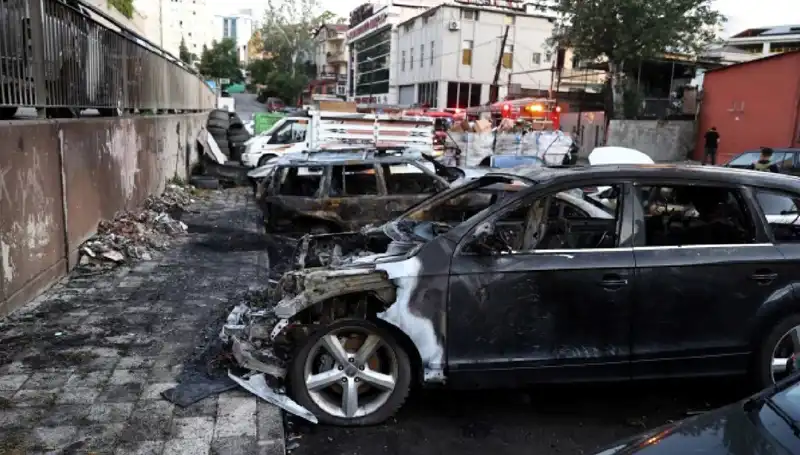 Sanayide Tamir Bekleyen Araçlar Alev Alev! Yangının nedeni araştırılıyor
