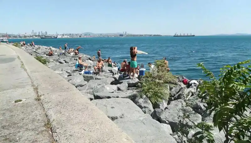 İstanbul'un Sıcak Hava Dalgası, Sahil Yaşamını Canlandırdı!