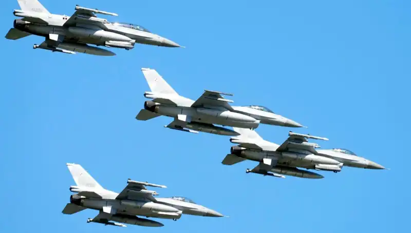 ABD, Ukraynalı Pilotlar İçin 310 Milyon Dolarlık F-16 Eğitimi Açıklıyor