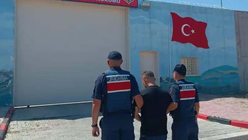 Afyon'da Suç Çetesi: Farklı Suçlardan Aranan 9 Kişi Yakalandı!