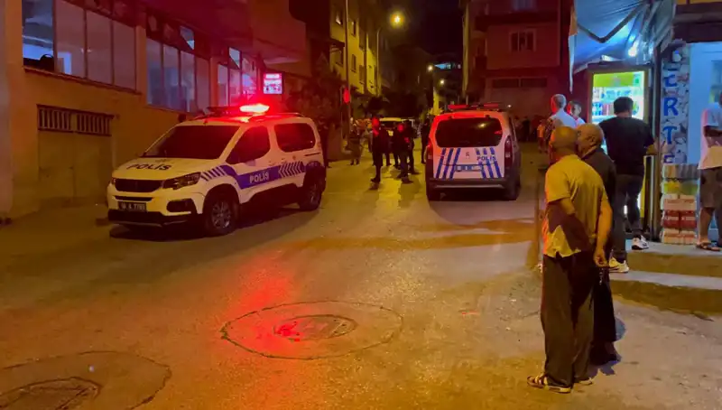 : Firari Hükümlü Yakalanmasın Diye Polise Bıçakla Saldırdılar!