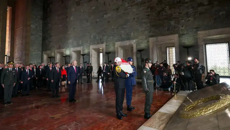 Devlet Erkanı Anıtkabir’de: Saygı Duruşu ve Anma Töreni