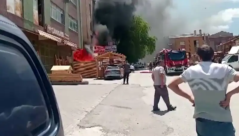Ankara'da Yangın Panik Yarattı: İş Yerleri Küller İçinde Kaldı