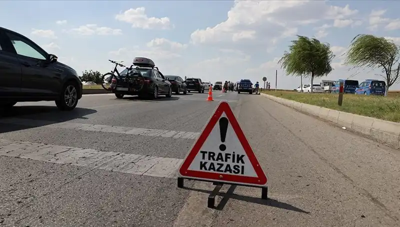 Adana’da Kamyon ve Otomobil Çarpıştı: Kaza Sonucu 1 Ölü 1 Yaralı