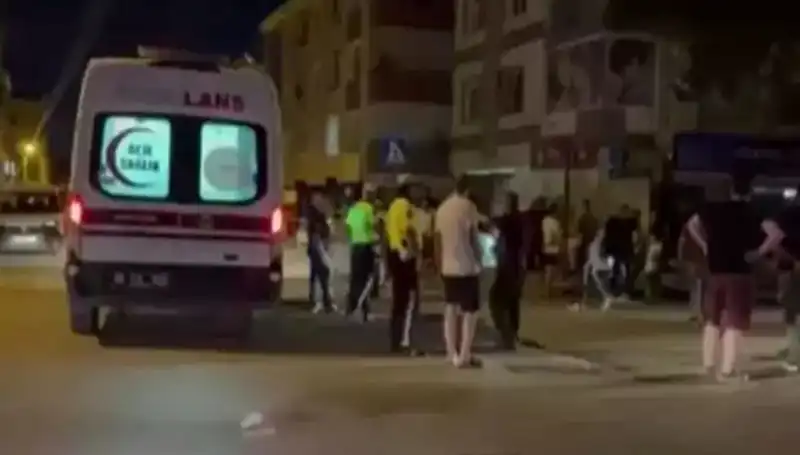 Alkollü Sürücü, Tartıştığı Yayaları Kamyonetiyle Ezerek Kaçtı