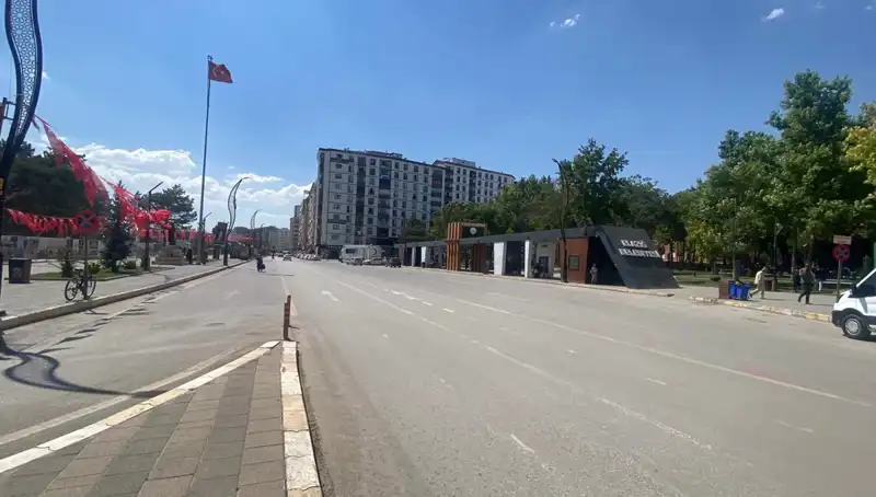 Elazığ'da Sokaklar Sessizliğe Büründü: Aniden Gelen Yasağın Etkisi