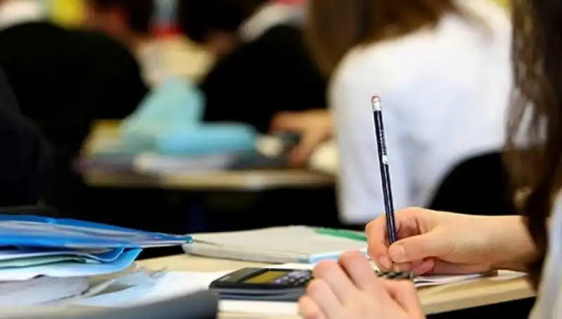 Üniversite Kontenjanları Düşüyor: Gelecekte Eğitim Sistemi Nasıl Etkilenecek?