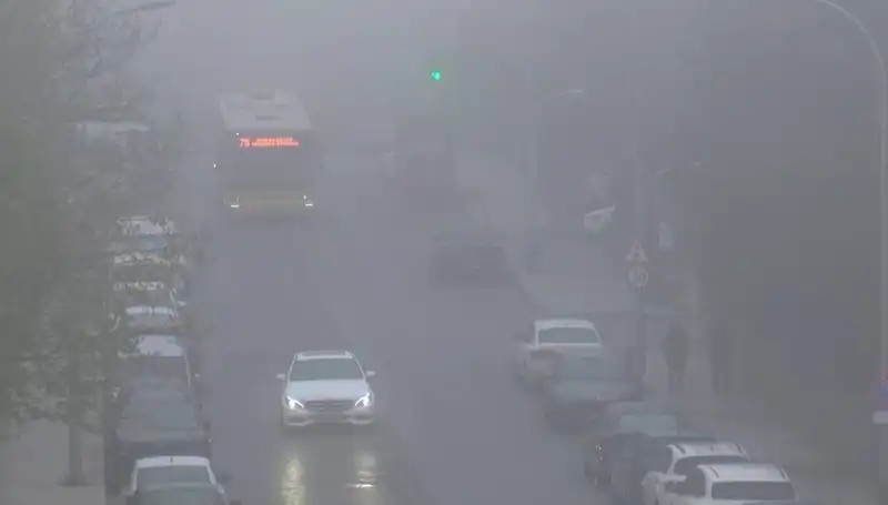 İstanbul'da Sis Etkisi: Görüş Mesafesi Düşüyor, Araçlar Dikkat!