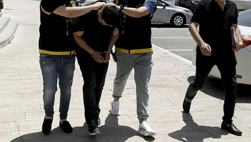 Mezarlıkta Şoke Eden Hırsızlık! Suçüstü Yakalandı