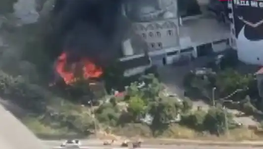 Kağıthane'de Korkutan Yangın: Dumanlar Gökyüzünü Sardı, Hızla Yayılıyor