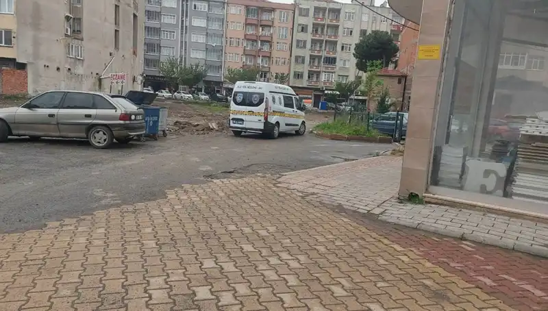 Dörtüncü Kattan Düşen Kadın Hastaneye Kaldırıldı, Hayati Tehlikesi Var