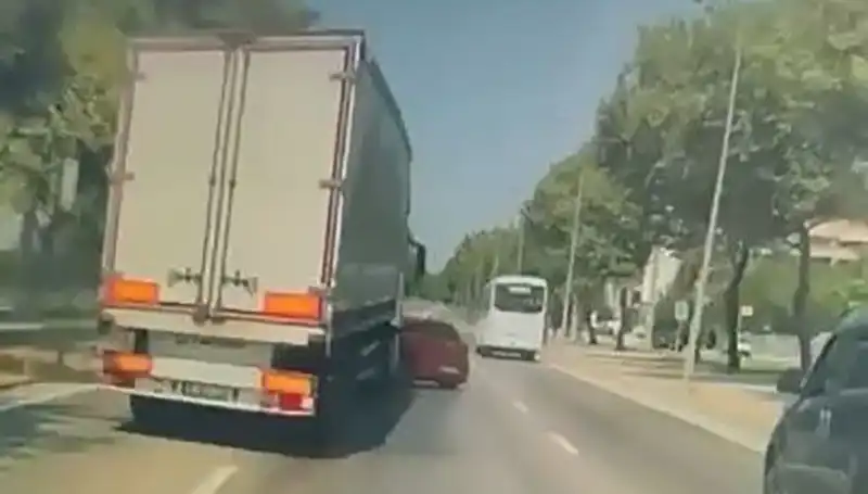 Bursa'da Kör Nokta Kazası: Hayat Kurtaran Tedbirler ve Güvenlik Önlemleri