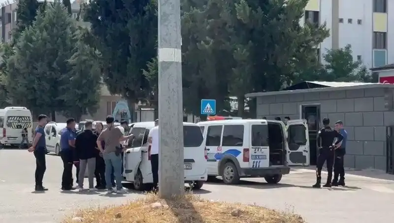 Adliye Önünde Kanlı Kavga: İki Aile Arasında 5 Yaralı ve 7 Gözaltı