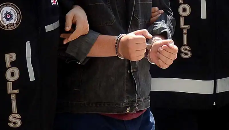 Kayseri'de Yasa Dışı Silah Operasyonu: İki Zanlı Yakalandı, Olayın Detayları Ortaya Çıktı