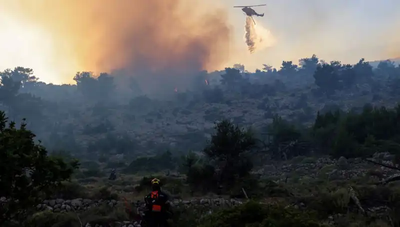 Eğriboz Adası’nda Orman Yangını: Hayatları Tehdit Eden Yangın İki Köyü Sarıldı